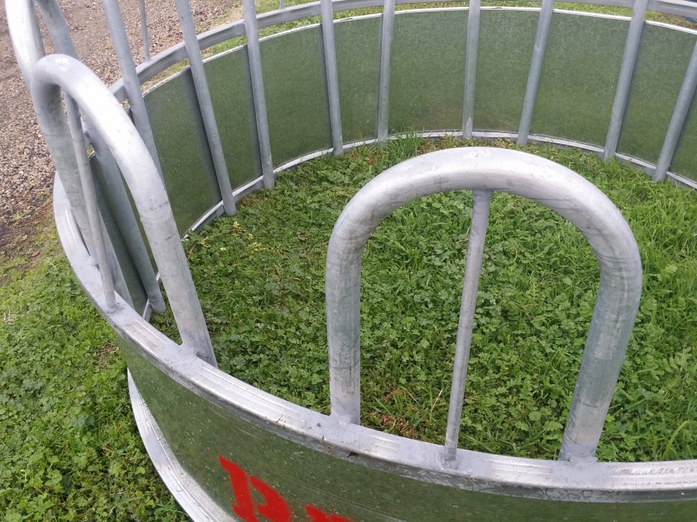 Paton Hay feeder - Hay ring for Bulls, Beef